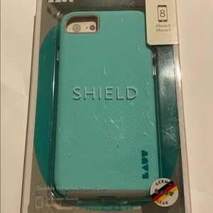 IPhone 8 case (with 2 screen protectors)